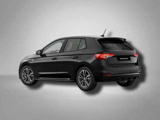 Schräge Frontansicht auf einen Skoda Fabia , freigestellt
