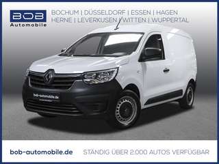 Schräge Frontansicht auf einen Renault Express , freigestellt