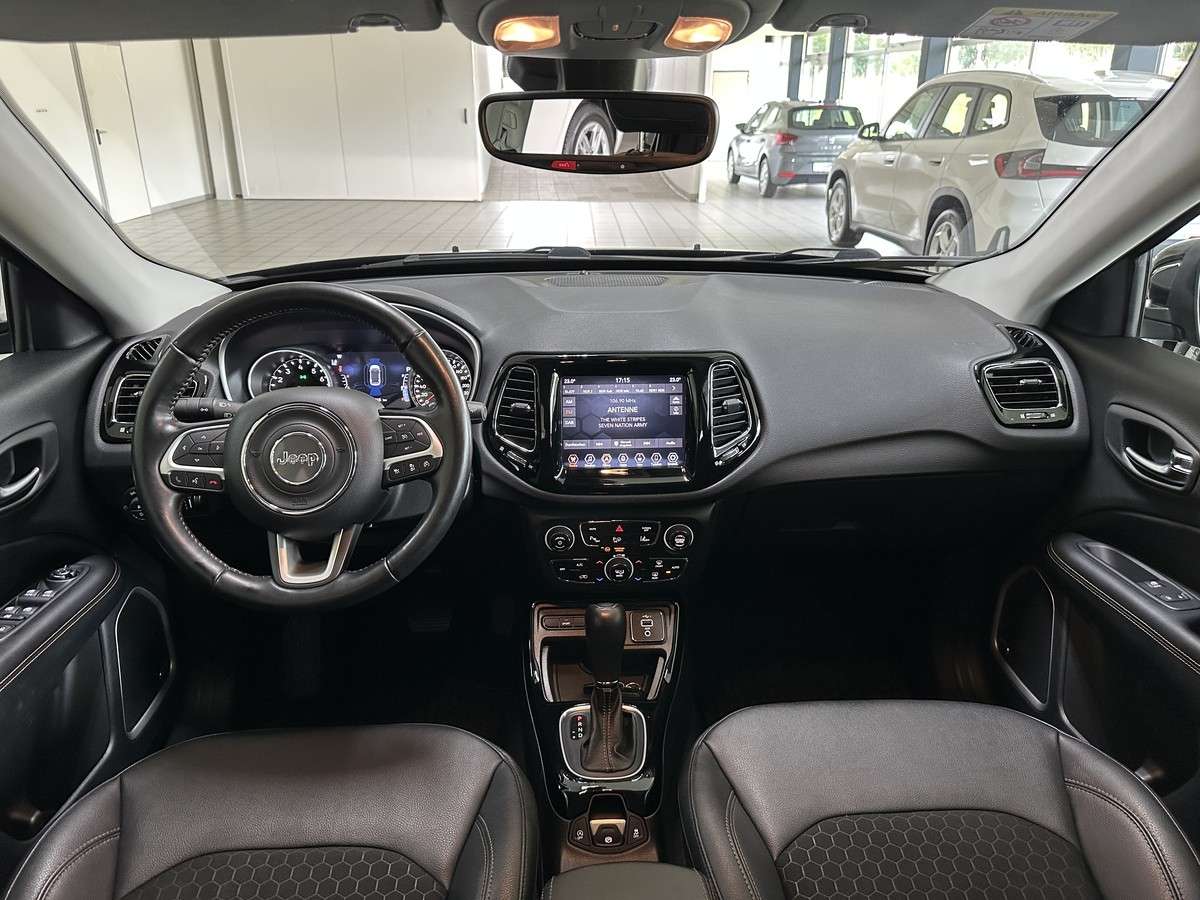 Fahrzeugbild eines Jeep Compass