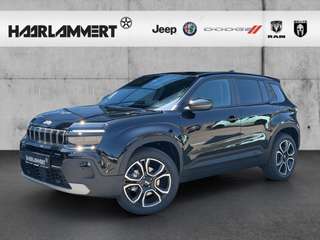 Schräge Frontansicht auf einen Jeep Avenger , freigestellt