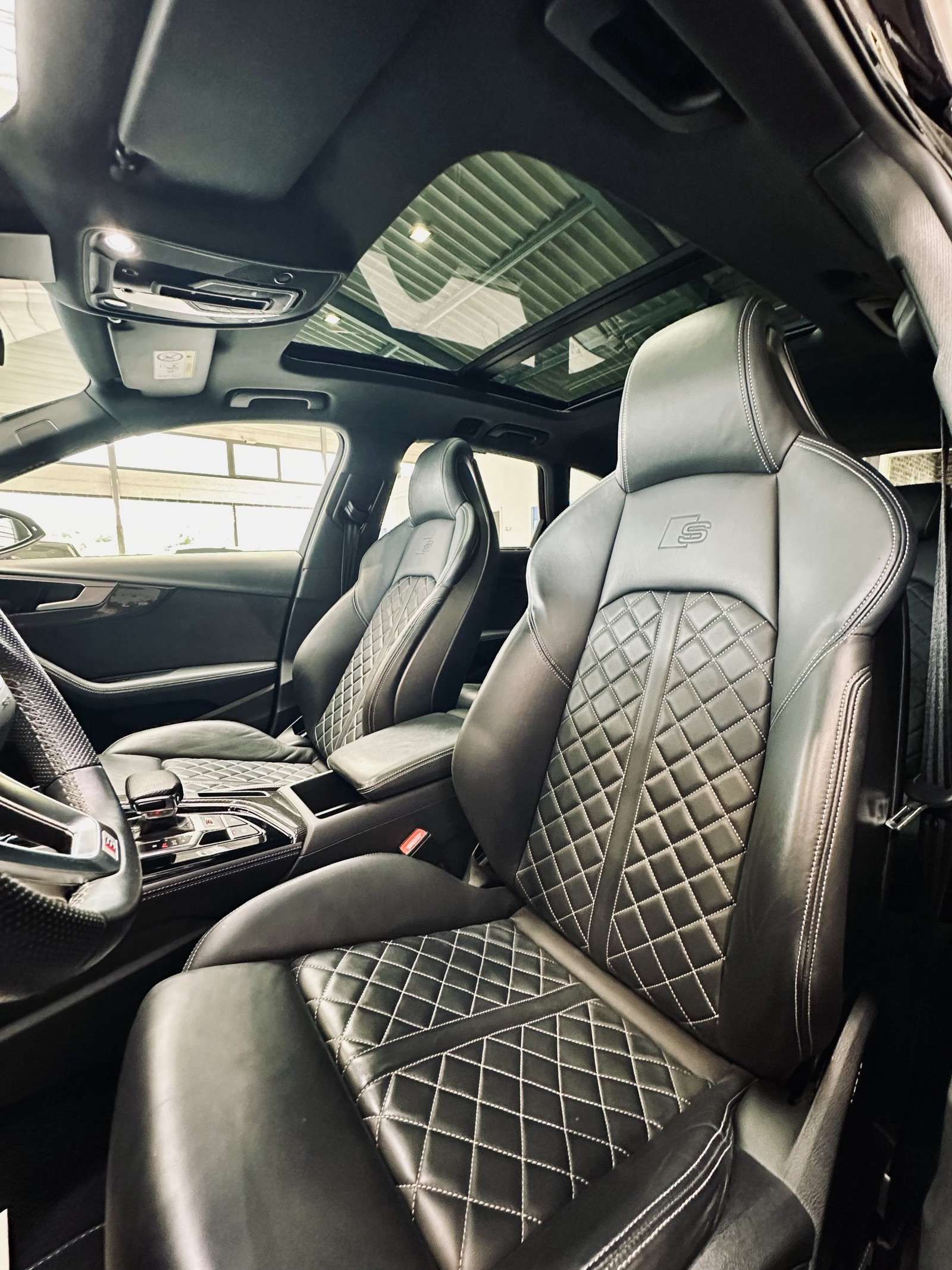 Fahrzeugbild eines Audi S4