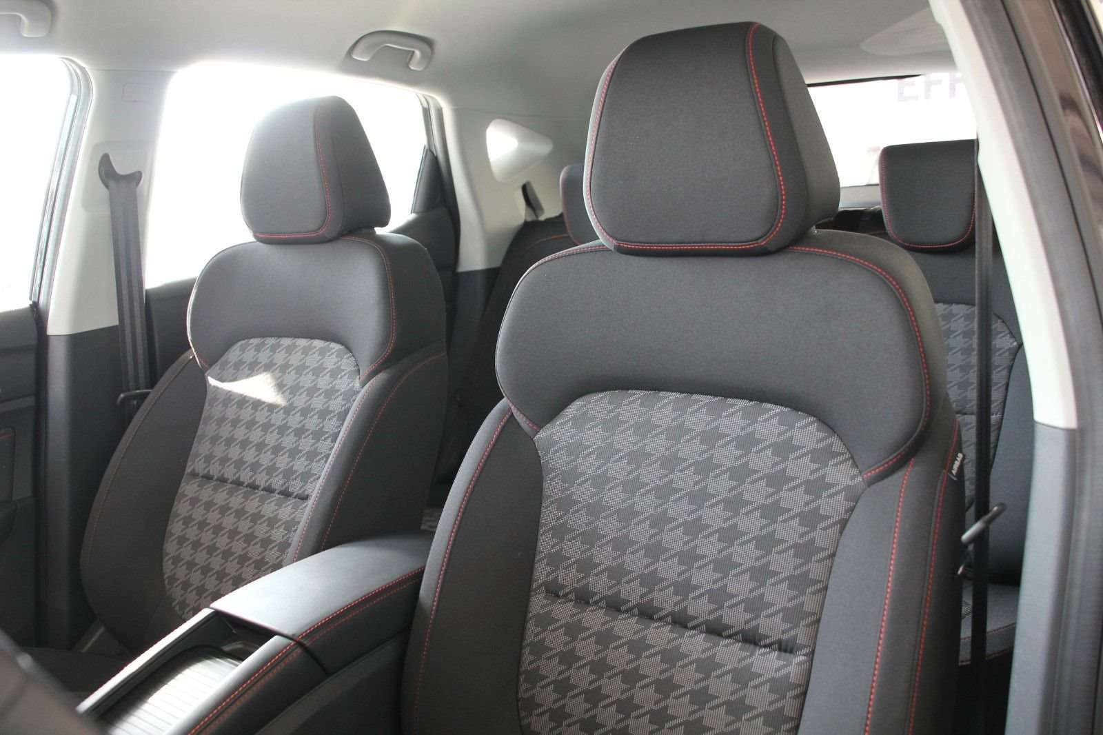 Fahrzeugbild eines MG ZS