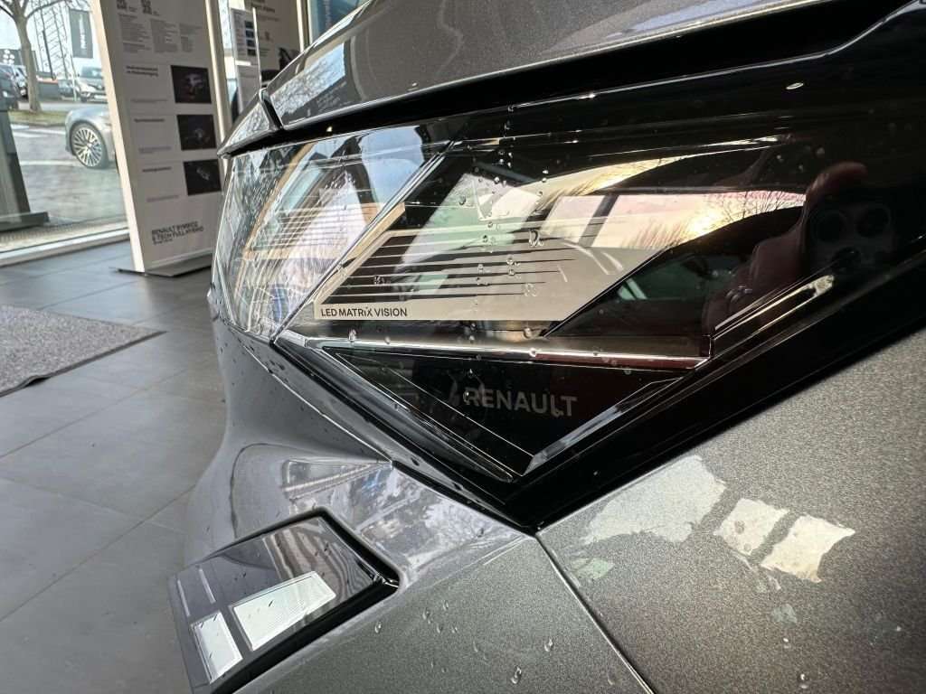 Fahrzeugbild eines Renault Rafale