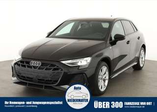 Schräge Frontansicht auf einen Audi A3 , freigestellt