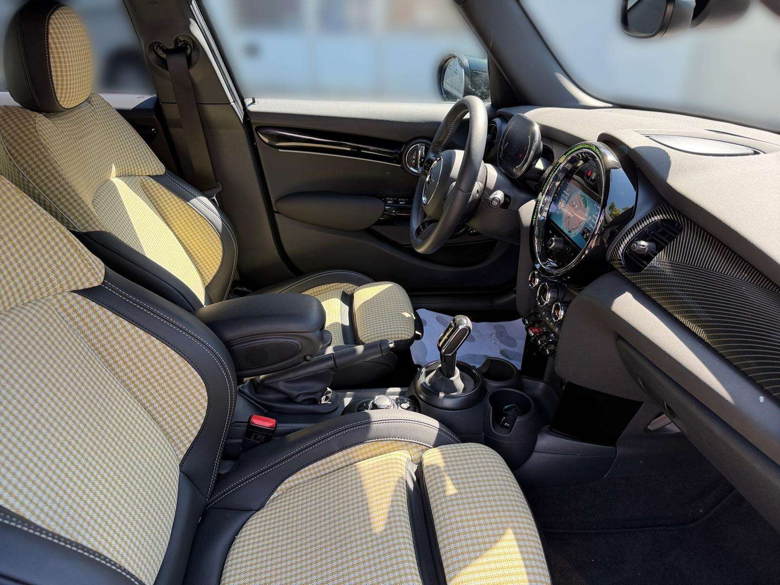 Fahrzeugbild eines MINI COOPER