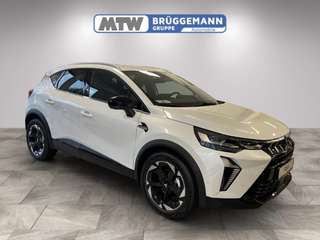 Schräge Frontansicht auf einen Mitsubishi ASX , freigestellt