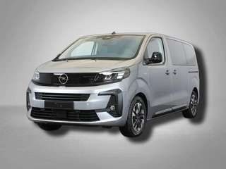 Schräge Frontansicht auf einen Opel Zafira Life , freigestellt