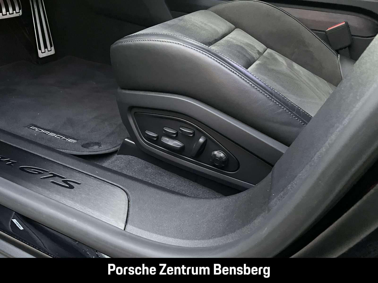 Fahrzeugbild eines Porsche Taycan