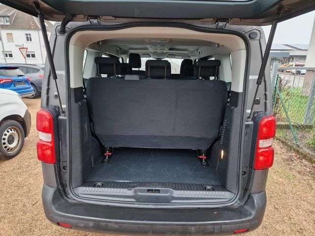 Fahrzeugbild eines Opel Vivaro