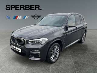 Schräge Frontansicht auf einen BMW X3 , freigestellt