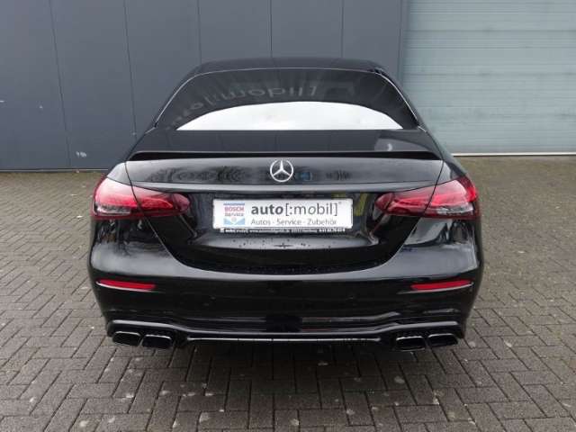 Fahrzeugbild eines Mercedes-Benz E-Klasse