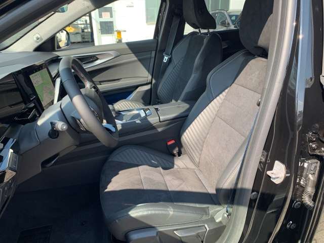 Fahrzeugbild eines Renault Rafale