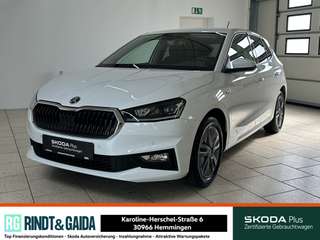 Schräge Frontansicht auf einen Skoda Fabia , freigestellt