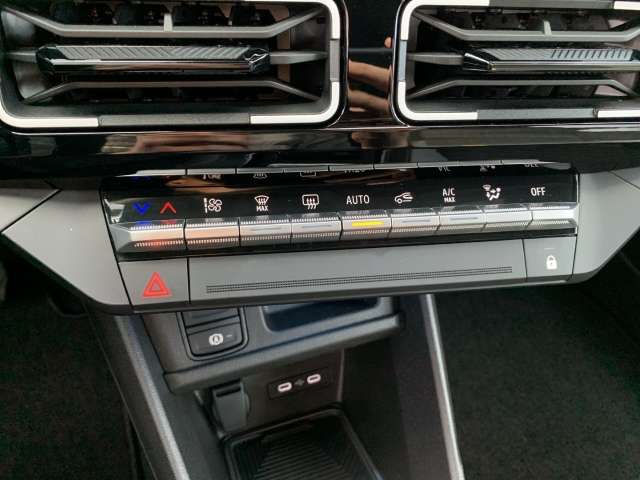 Fahrzeugbild eines Renault 4 E-TECH
