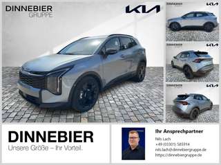 Schräge Frontansicht auf einen Kia Sportage , freigestellt