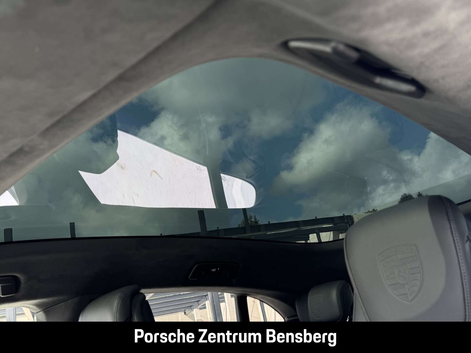 Fahrzeugbild eines Porsche Taycan