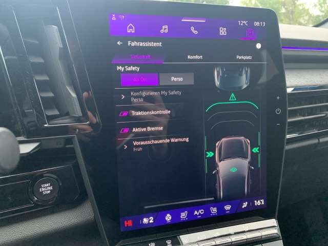 Fahrzeugbild eines Renault Rafale