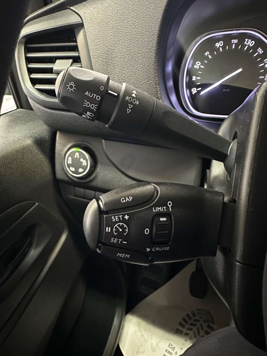 Fahrzeugbild eines Opel Vivaro