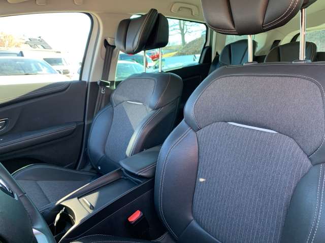 Fahrzeugbild eines Renault Grand Scénic