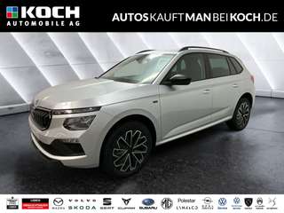 Schräge Frontansicht auf einen Skoda Kamiq , freigestellt