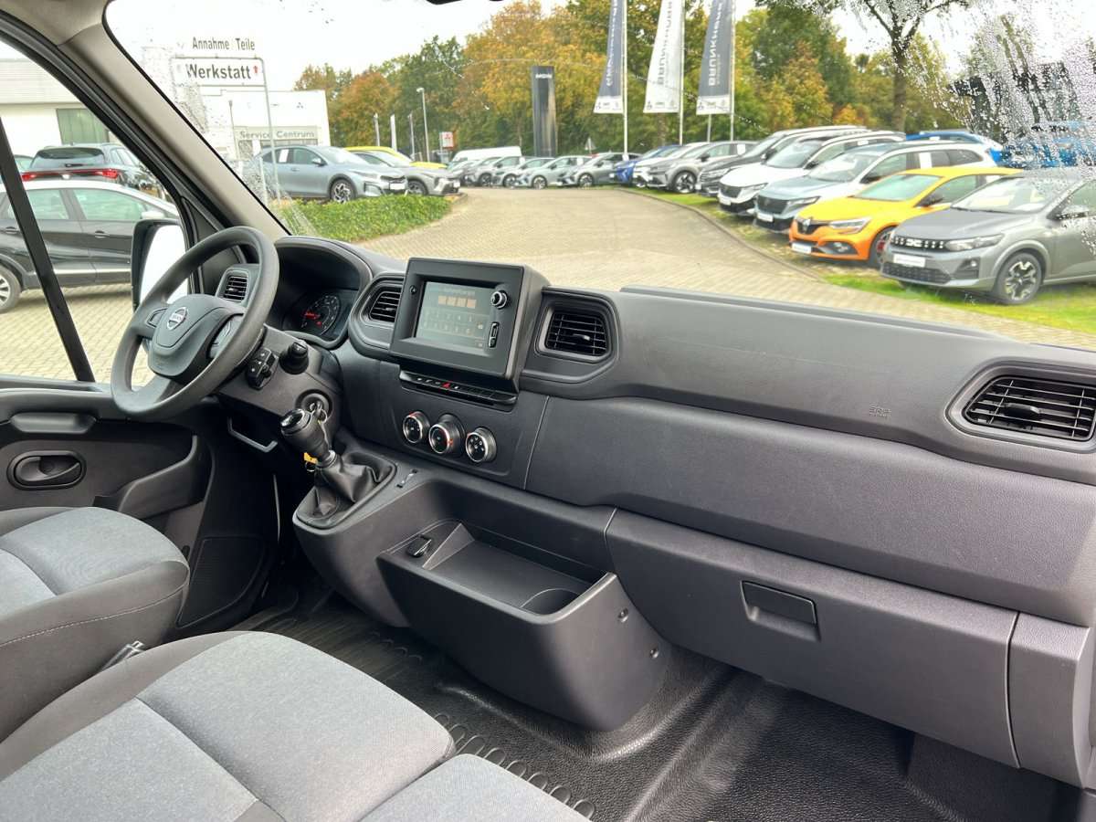 Fahrzeugbild eines Nissan Interstar