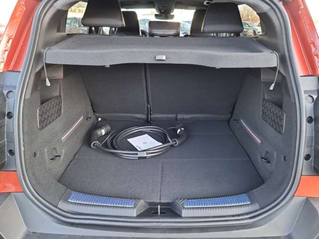 Fahrzeugbild eines Renault 4 E-TECH