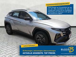 Schräge Frontansicht auf einen Hyundai Tucson , freigestellt