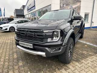 Schräge Frontansicht auf einen Ford Ranger , freigestellt