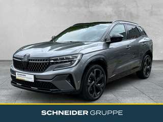 Schräge Frontansicht auf einen Renault Austral , freigestellt