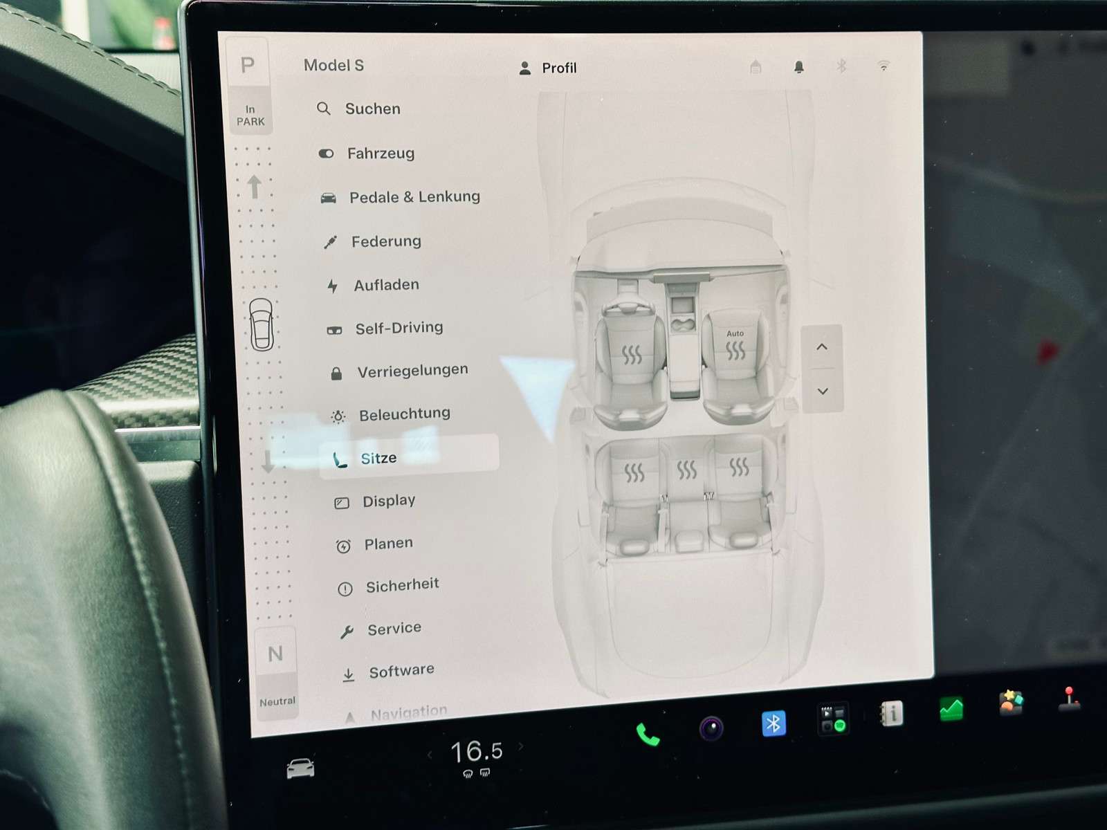 Fahrzeugbild eines TESLA Model S