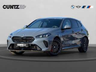Schräge Frontansicht auf einen BMW 1er-Reihe , freigestellt