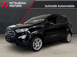 Schräge Frontansicht auf einen Ford EcoSport , freigestellt