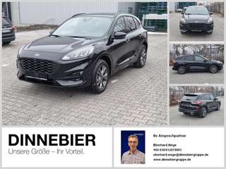 Schräge Frontansicht auf einen Ford Kuga , freigestellt