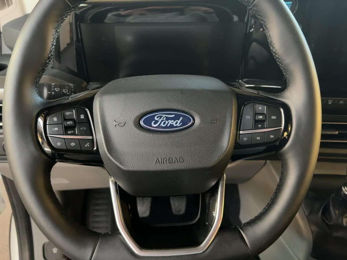 Fahrzeugbild eines Ford Tourneo Custom