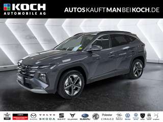 Schräge Frontansicht auf einen Hyundai Tucson , freigestellt