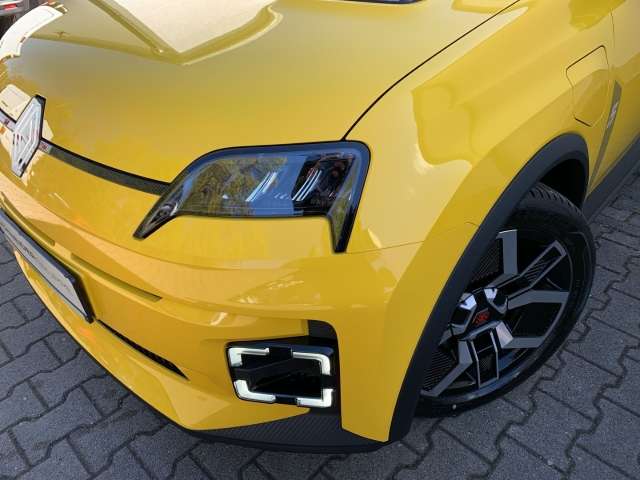 Fahrzeugbild eines Renault 5 E-TECH