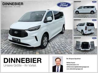 Schräge Frontansicht auf einen Ford Transit Custom , freigestellt