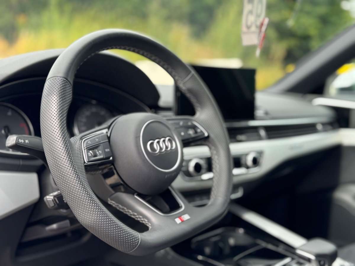 Fahrzeugbild eines Audi S4