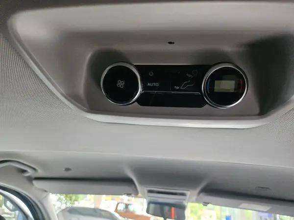 Fahrzeugbild eines Ford Tourneo Custom