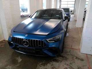 Schräge Frontansicht auf einen Mercedes-Benz AMG GT , freigestellt