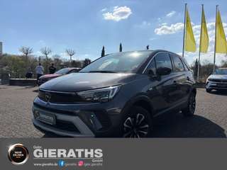 Schräge Frontansicht auf einen Opel Crossland X , freigestellt