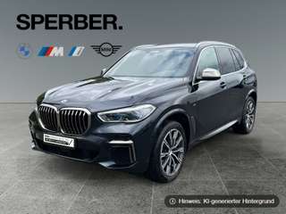 Schräge Frontansicht auf einen BMW X5 , freigestellt