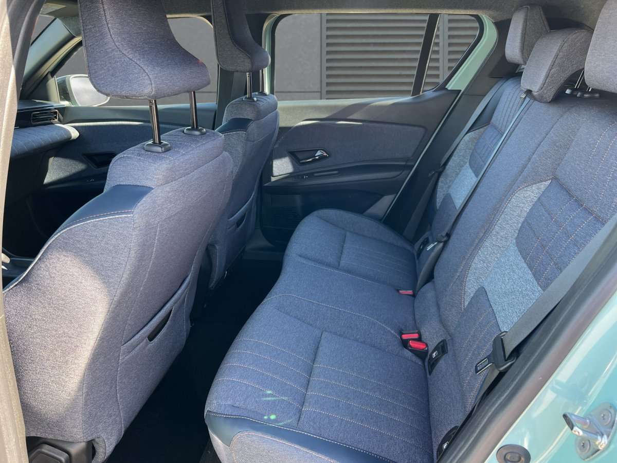 Fahrzeugbild eines Renault 4 E-TECH