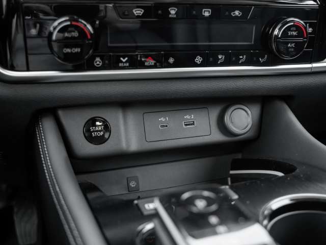 Fahrzeugbild eines Nissan X-TRAIL