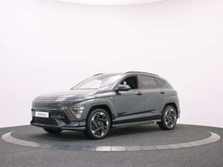 Schräge Frontansicht auf einen Hyundai Kona Elektro , freigestellt