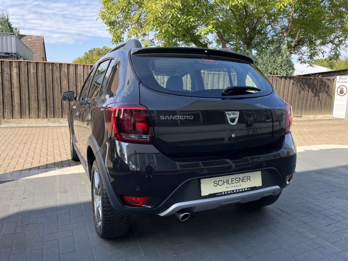 Fahrzeugbild eines Dacia Sandero