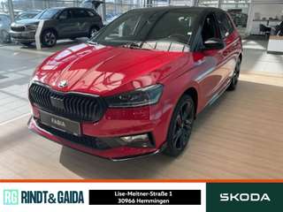 Schräge Frontansicht auf einen Skoda Fabia , freigestellt
