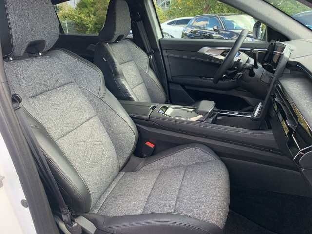 Fahrzeugbild eines Renault Rafale