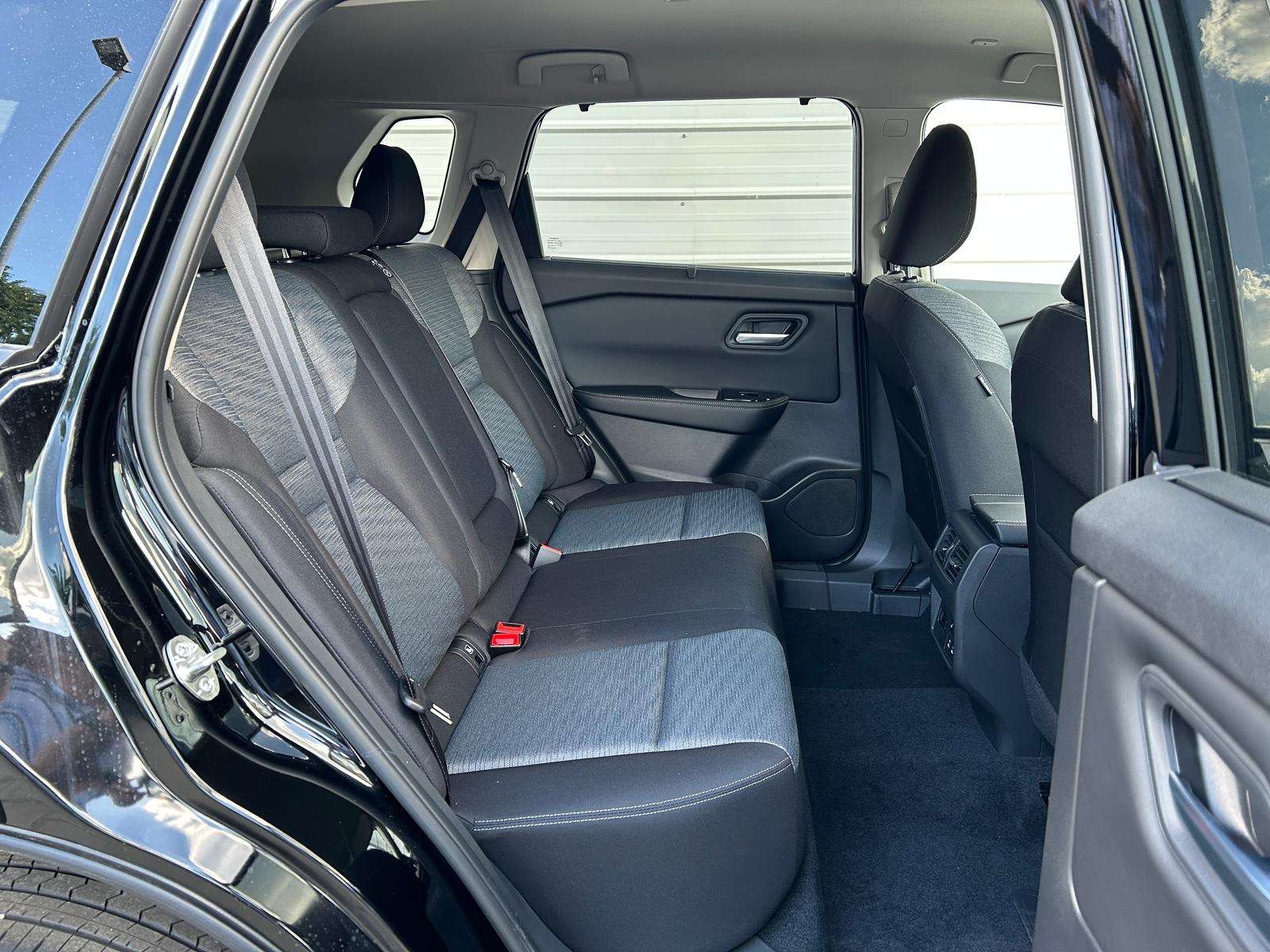 Fahrzeugbild eines Nissan X-TRAIL