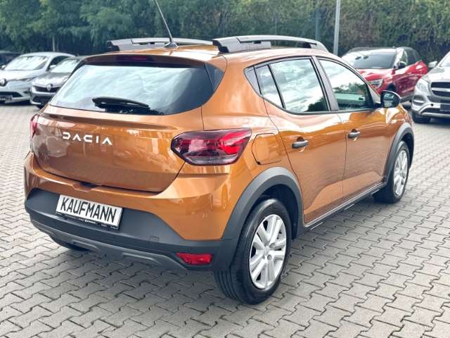 Fahrzeugbild eines Dacia Sandero